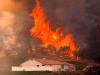 Požární zásahový tým z Orange County Fire Authority se nevzdal a nakonec tento velký dům poblíž Ramony zachránil. (otevře galerii do nového okna)