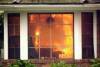 Ohe� exploduje v ob�vac�m pokoji jednoho z dom� na kraji San Diega. (otev�e galerii do nov�ho okna)